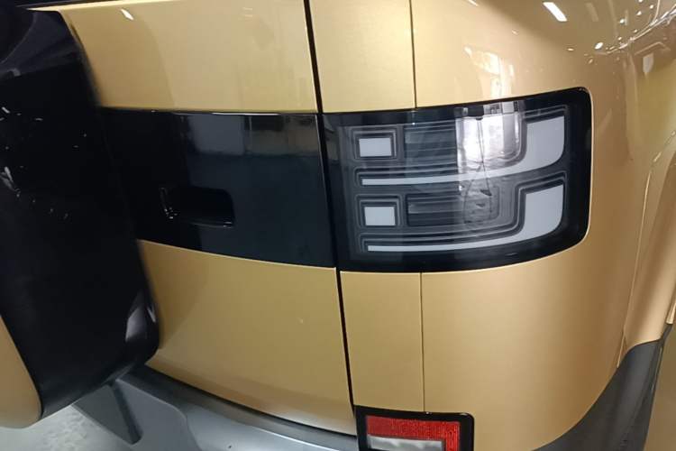 Used Formula Leopard Titanium 7 2025 Model 190 km Four-Wheel Drive Ultra Edition Right Rear Taillight