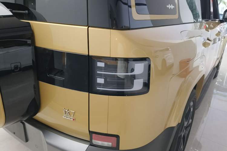 Used Formula Leopard Titanium 7 2025 Model 190 km Four-Wheel Drive Ultra Edition Right Rear Taillight