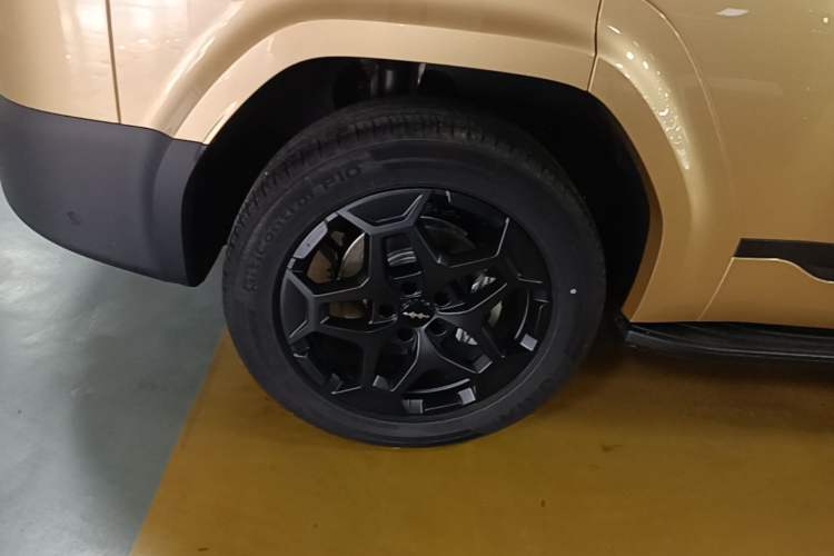 Used Formula Leopard Titanium 7 2025 Model 190 km Four-Wheel Drive Ultra Edition Right Rear Wheel Hub