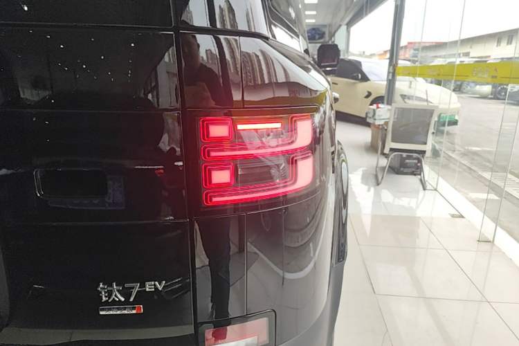 Used Formula Leopard Titanium 7 2026 Model EV 675KM Rear-Drive Flash-Charging Edition Exterior 3