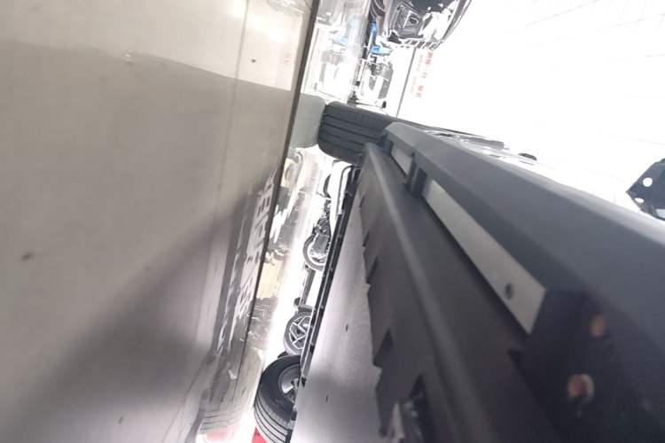 Used Formula Leopard Titanium 7 2026 Model EV 675KM Rear-Drive Flash-Charging Edition Left Side Sill