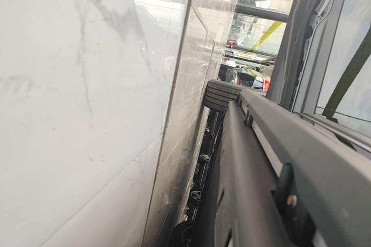 Used Formula Leopard Titanium 7 2026 Model EV 675KM Rear-Drive Flash-Charging Edition Right Side Sill