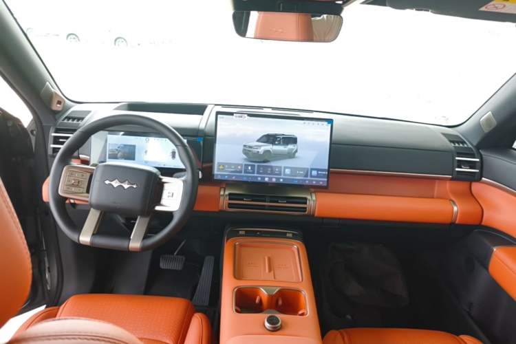 Used Formula Leopard Titanium 7 2026 Model EV 675KM Rear-Drive Flash-Charging Edition Center Console