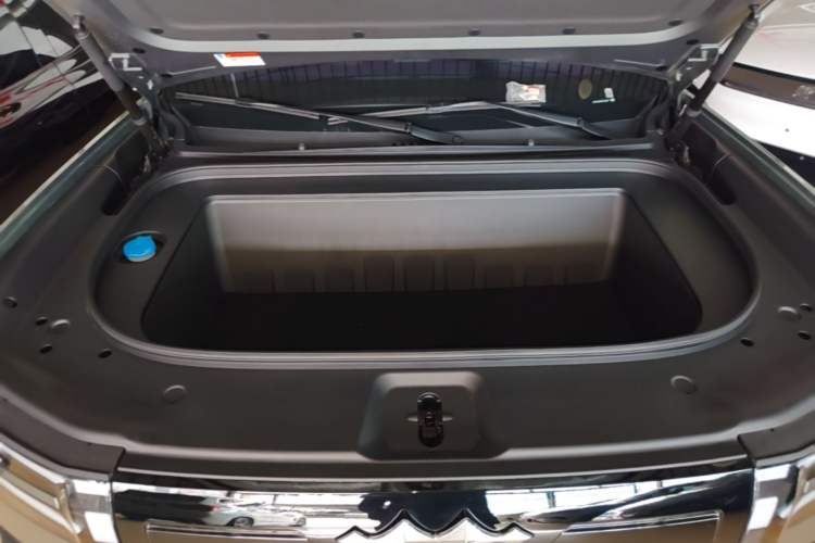 Used Formula Leopard Titanium 7 2026 Model EV 675KM Rear-Drive Flash-Charging Edition Engine Bay
