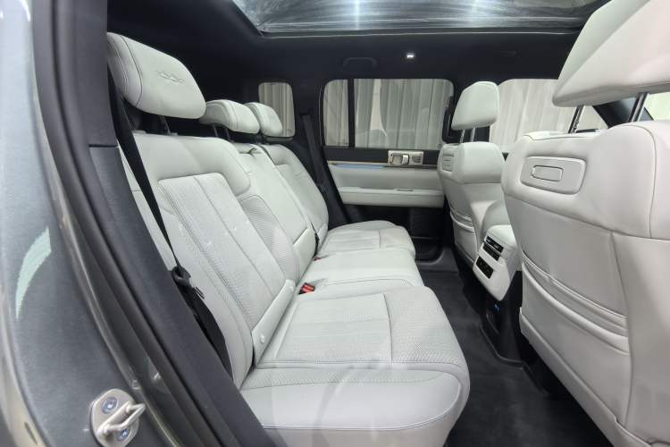 Used Formula Leopard Titanium 7 2026 Model EV 675KM Rear-Drive Flash-Charging Edition Headliner