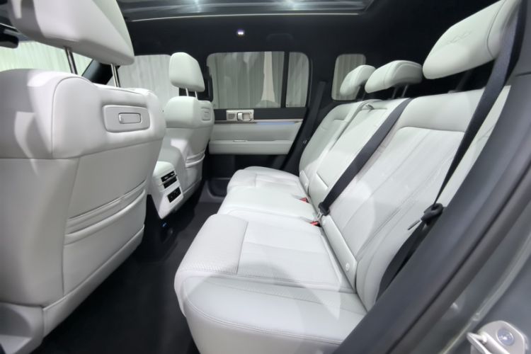 Used Formula Leopard Titanium 7 2026 Model EV 675KM Rear-Drive Flash-Charging Edition Interior 1