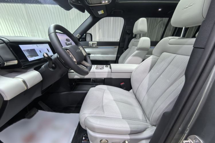 Used Formula Leopard Titanium 7 2026 Model EV 675KM Rear-Drive Flash-Charging Edition Interior 1