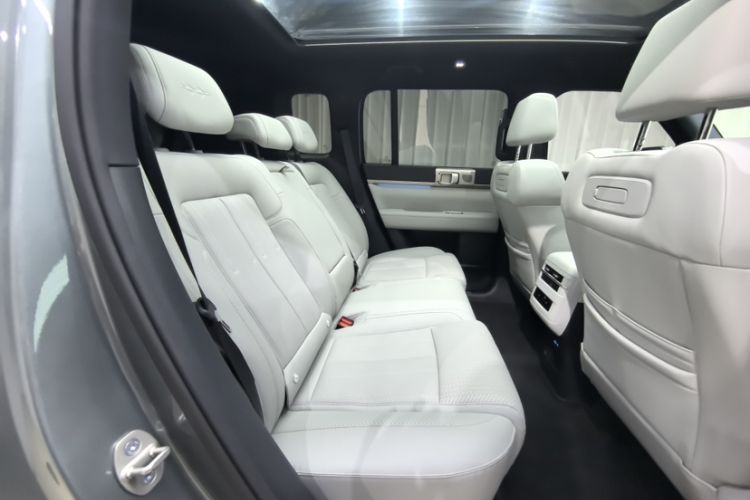 Used Formula Leopard Titanium 7 2026 Model EV 675KM Rear-Drive Flash-Charging Edition Interior 12