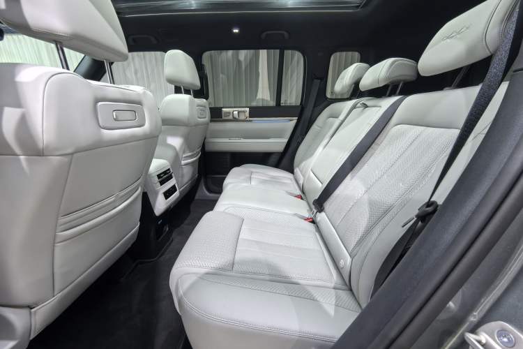Used Formula Leopard Titanium 7 2026 Model EV 675KM Rear-Drive Flash-Charging Edition Interior 2