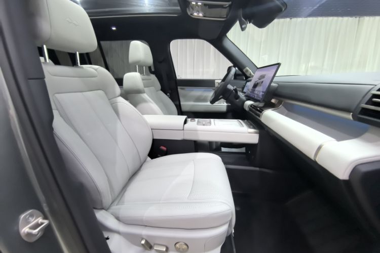 Used Formula Leopard Titanium 7 2026 Model EV 675KM Rear-Drive Flash-Charging Edition Interior 3