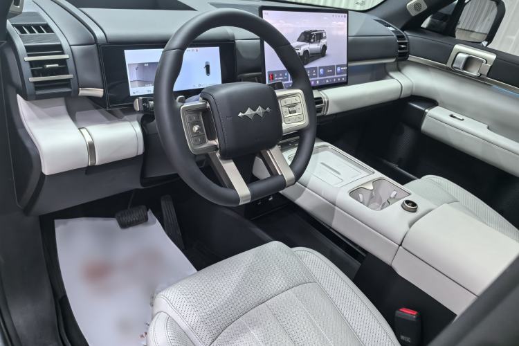 Used Formula Leopard Titanium 7 2026 Model EV 675KM Rear-Drive Flash-Charging Edition Left Front Seat