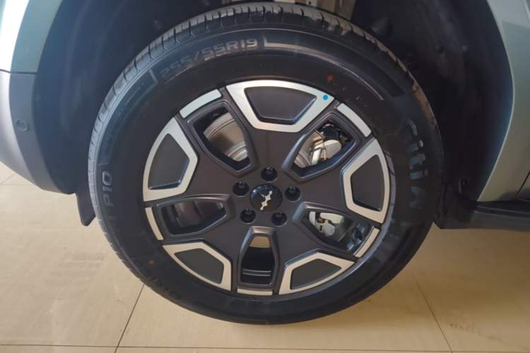 Used Formula Leopard Titanium 7 2026 Model EV 675KM Rear-Drive Flash-Charging Edition Left Front Wheel Hub
