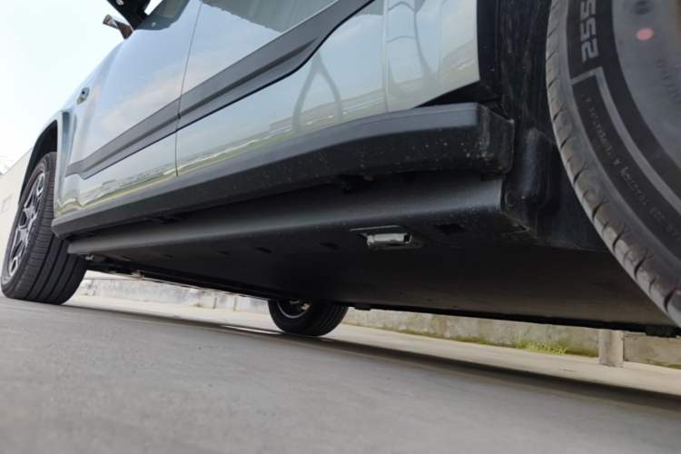 Used Formula Leopard Titanium 7 2026 Model EV 675KM Rear-Drive Flash-Charging Edition Left Side Sill