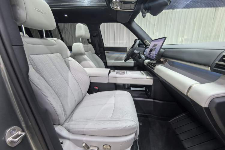 Used Formula Leopard Titanium 7 2026 Model EV 675KM Rear-Drive Flash-Charging Edition Right Front Seat