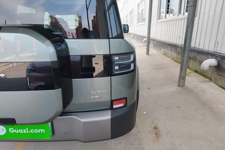 Used Formula Leopard Titanium 7 2026 Model EV 675KM Rear-Drive Flash-Charging Edition Right Rear Taillight
