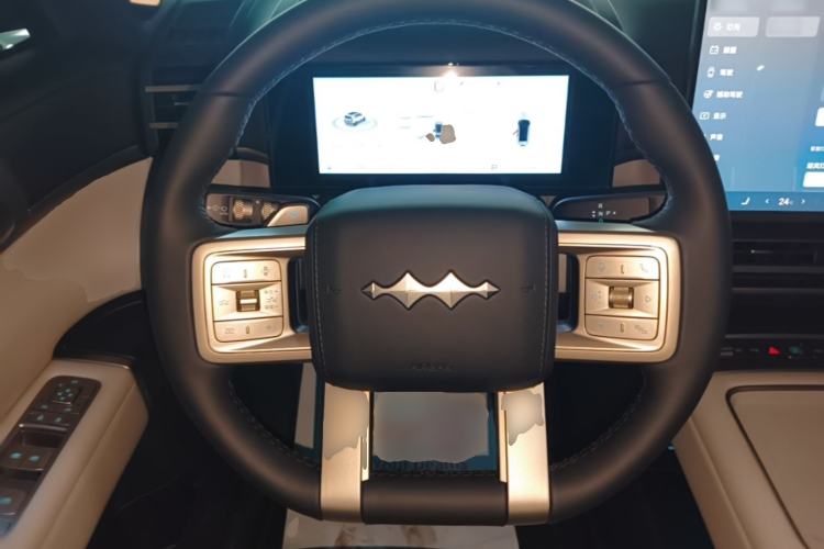Used Formula Leopard Titanium 7 2026 Model EV 675KM Rear-Drive Flash-Charging Edition Steering Wheel