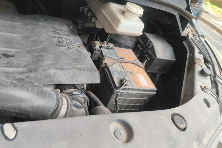 Used FORTHING CM7 2014 2.4L Manual Executive Model Engine Bay Left