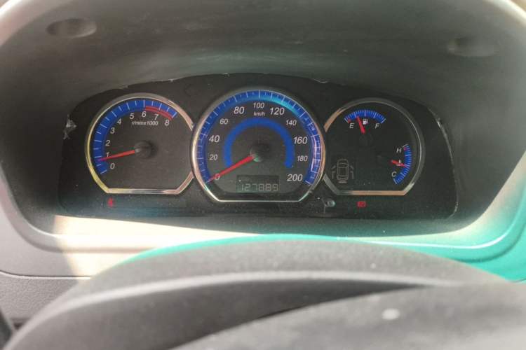 Used FORTHING CM7 2014 2.4L Manual Executive Model Odometer Close Up
