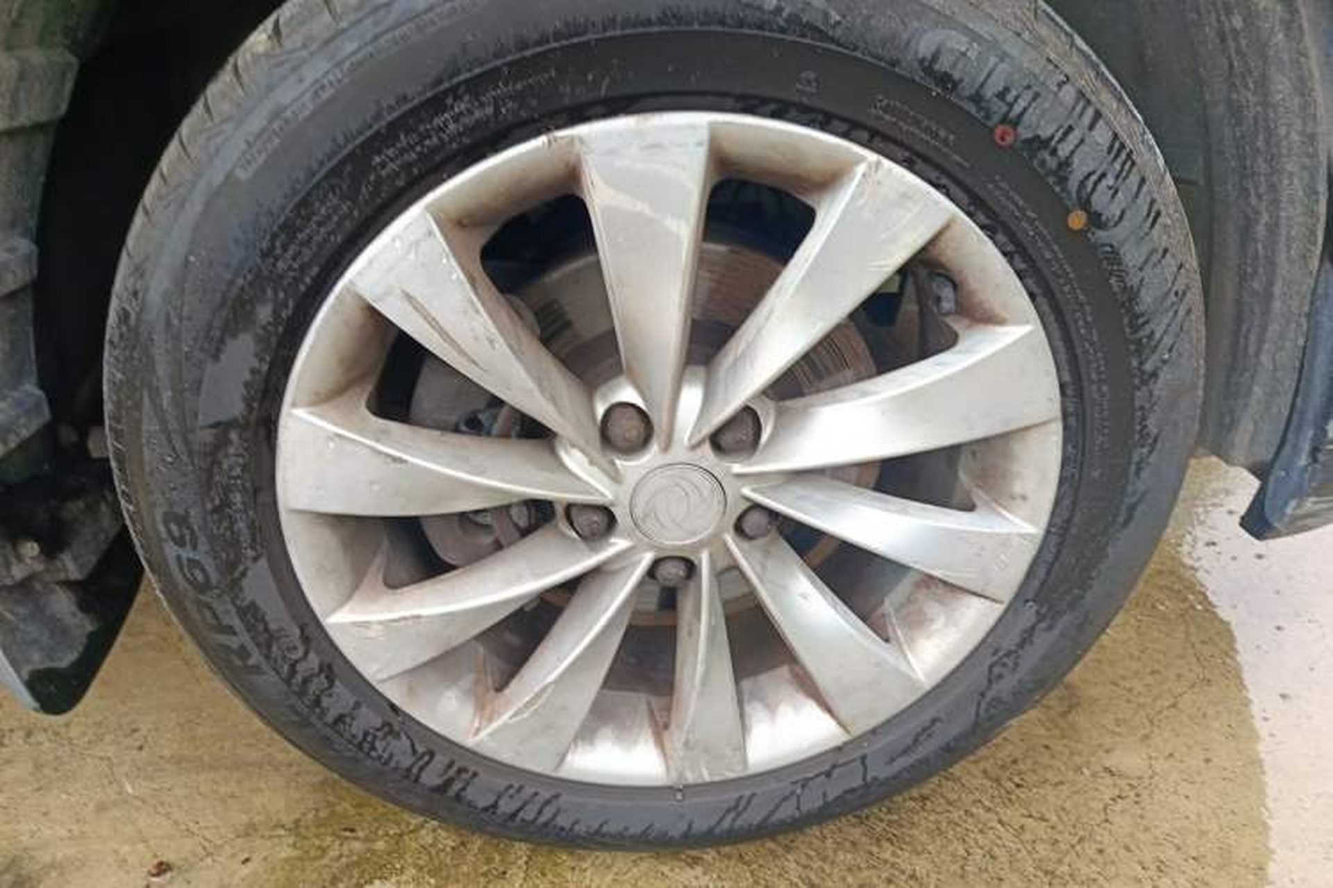 Used FORTHING CM7 2014 2.4L Manual Executive Model Right Front Wheel Hub