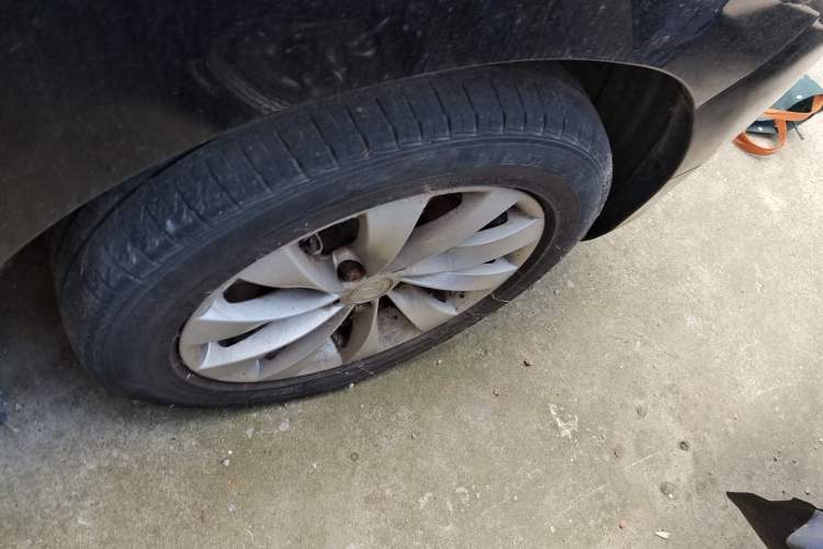 Used FORTHING CM7 2014 2.0T Manual Flagship Edition Right Front Wheel Hub