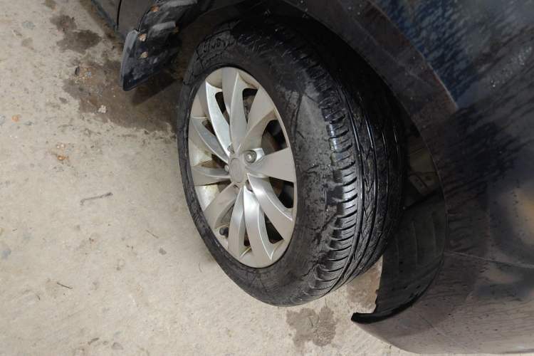 Used FORTHING CM7 2014 2.4L Manual Executive Model Right Front Wheel Hub