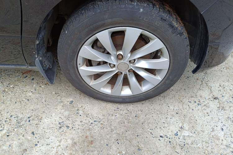 Used FORTHING CM7 2014 2.0T Manual Flagship Edition Right Front Wheel Hub