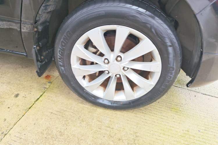 Used FORTHING CM7 2014 2.4L Manual Executive Model Right Front Wheel Hub