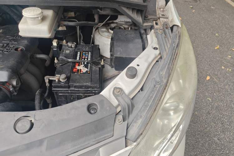 Used FORTHING CM7 2014 2.4L Manual Executive Model Engine Bay Left