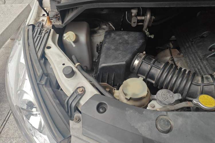 Used FORTHING CM7 2014 2.4L Manual Executive Model Engine Bay Right