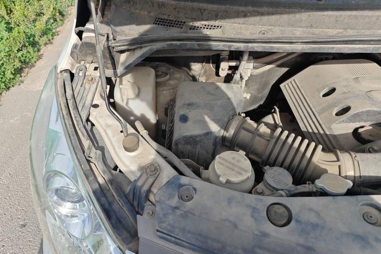 Used FORTHING CM7 2014 2.4L Manual Executive Model Engine Bay Right