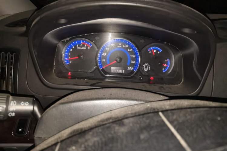 Used FORTHING CM7 2014 2.4L Manual Executive Model Odometer Close Up