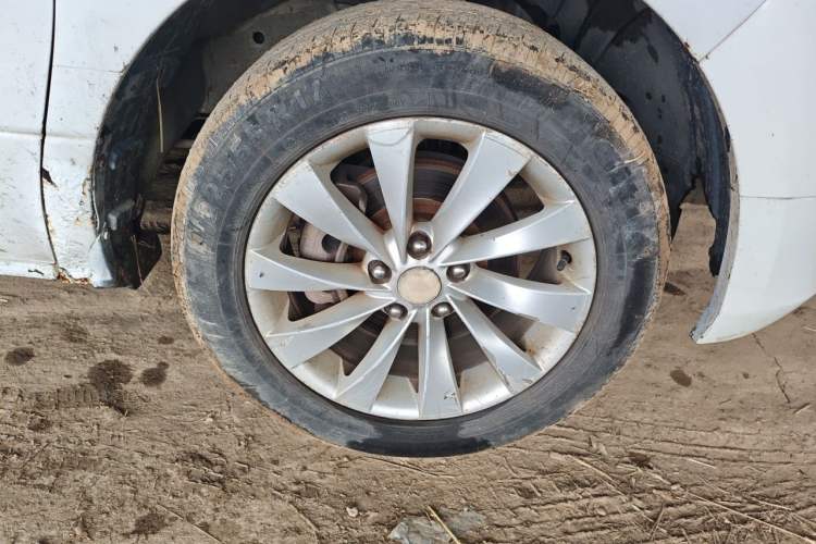 Used FORTHING CM7 2014 2.0T Manual Flagship Edition Right Front Wheel Hub