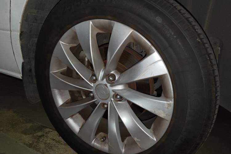 Used FORTHING CM7 2014 2.4L Manual Business Model Right Front Wheel Hub