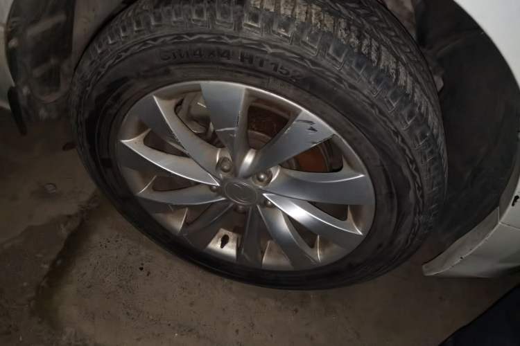 Used FORTHING CM7 2014 2.4L Manual Executive Model Right Front Wheel Hub