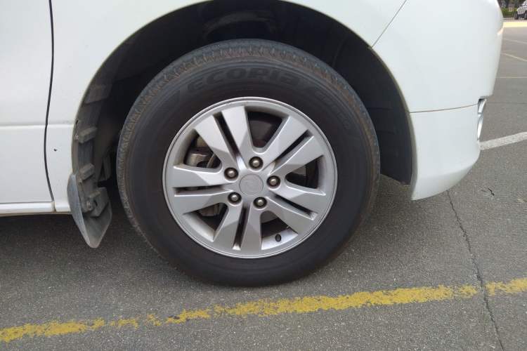 Used FORTHING CM7 2014 2.4L Manual Business Edition Right Front Wheel Hub