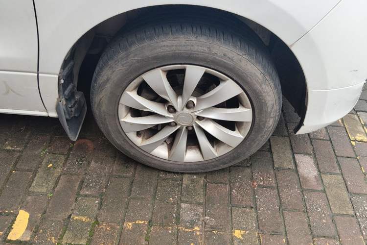 Used FORTHING CM7 2014 2.0T Manual Luxury Version Right Front Wheel Hub