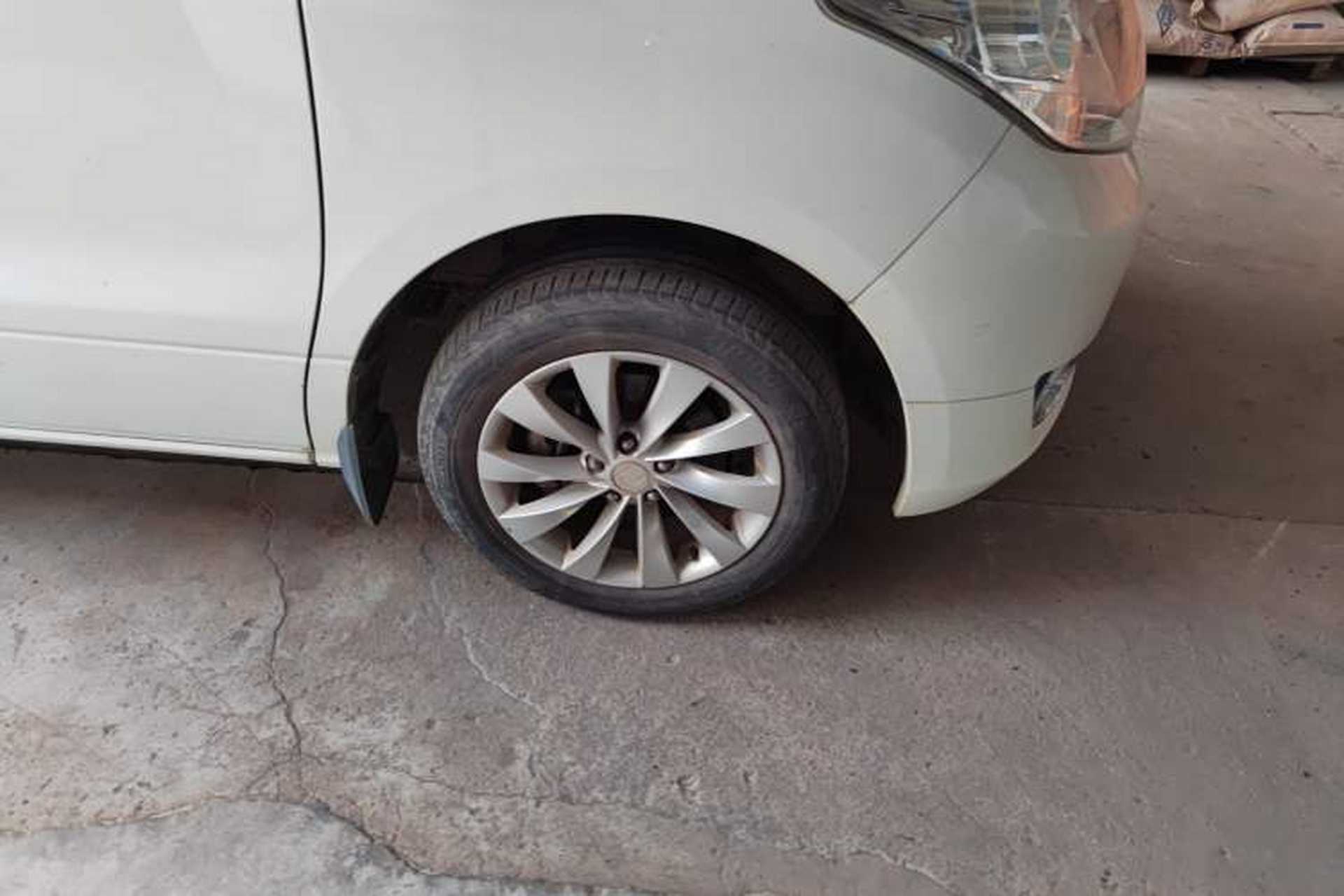 Used FORTHING CM7 2014 2.4L Manual Executive Model Right Front Wheel Hub