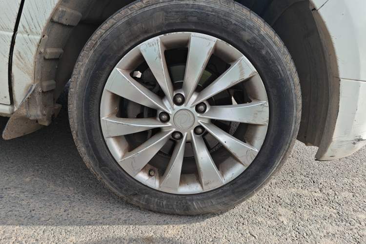 Used FORTHING CM7 2014 2.4L Manual Executive Model Right Front Wheel Hub