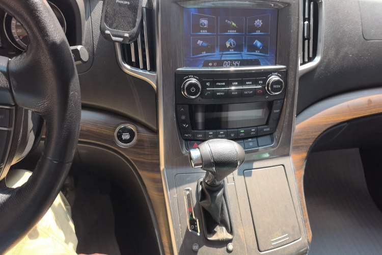 Used FORTHING CM7 2016 2.0T Automatic Luxury Edition Audio And AC Panel