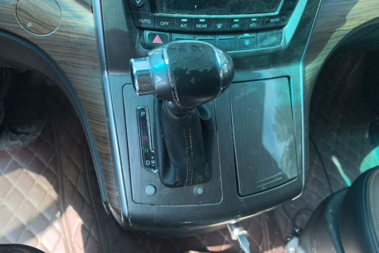 Used FORTHING CM7 2016 2.0T Automatic Luxury Version Gear Lever
