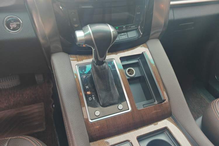 Used FORTHING CM7 2016 2.0T Automatic Luxury Edition Gear Lever