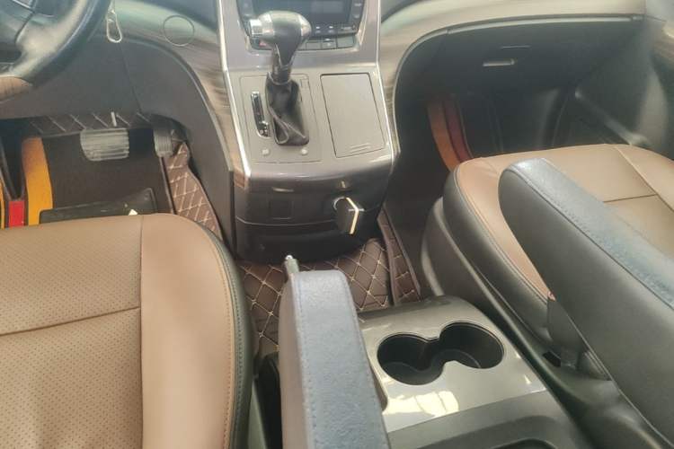 Used FORTHING CM7 2016 2.0T Automatic Luxury Version Gear Lever
