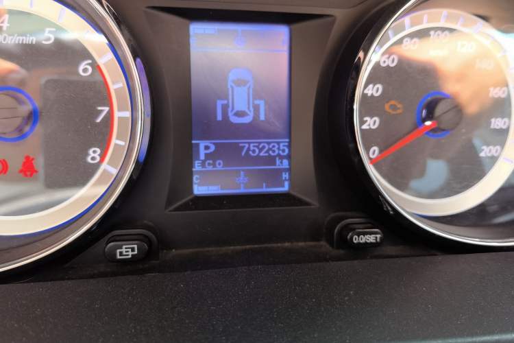 Used FORTHING CM7 2016 2.0T Automatic Luxury Edition Odometer Close Up