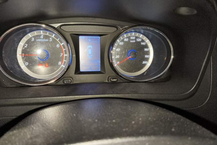 Used FORTHING CM7 2016 2.0T Automatic Luxury Version Odometer Close Up