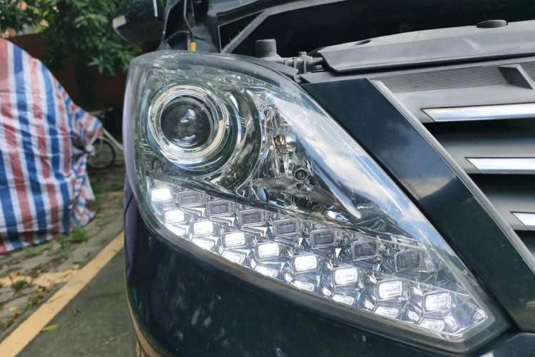 Used FORTHING CM7 2016 2.0T Automatic Luxury Version Right Front Headlight