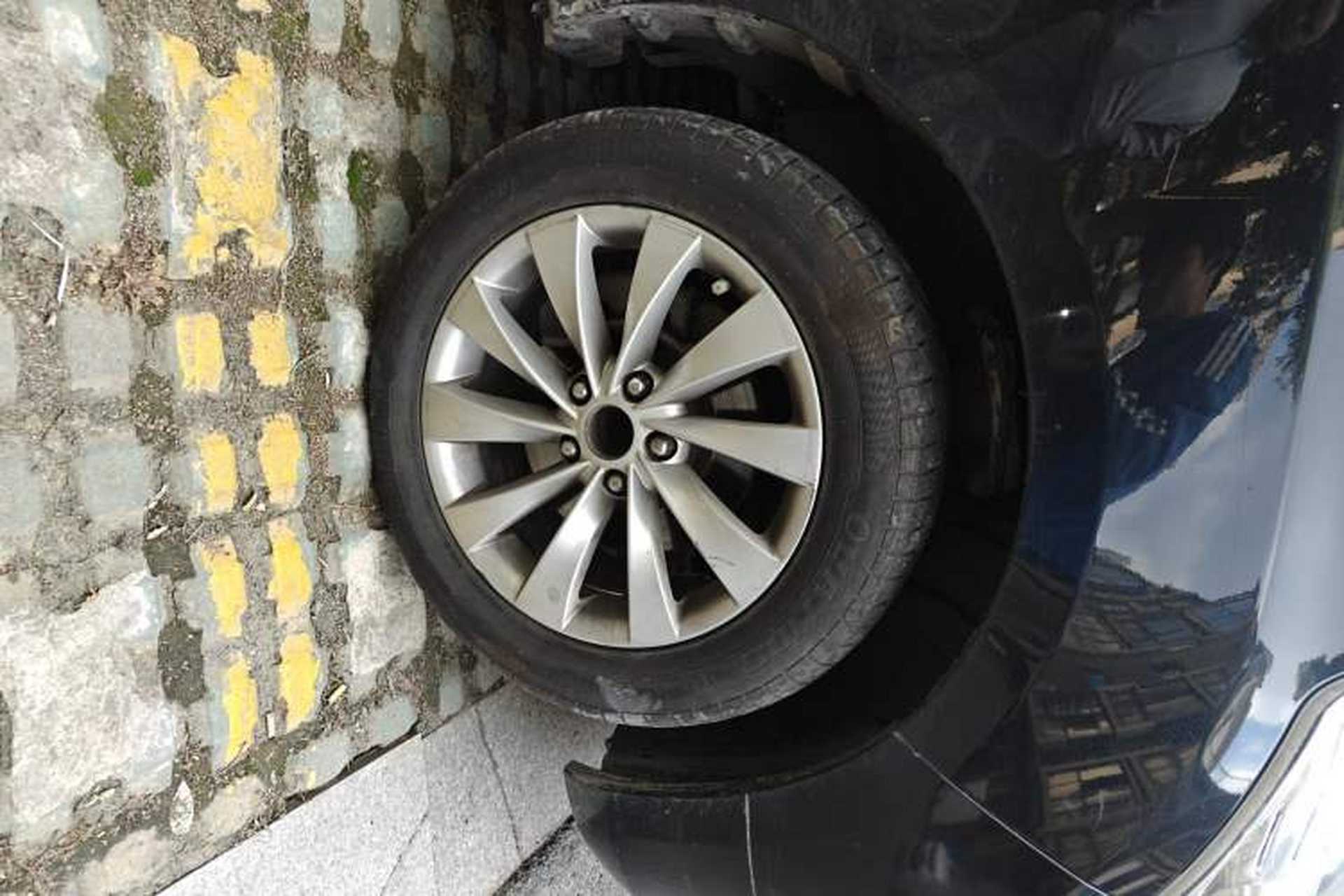 Used FORTHING CM7 2016 2.0T Automatic Luxury Edition Right Front Wheel Hub