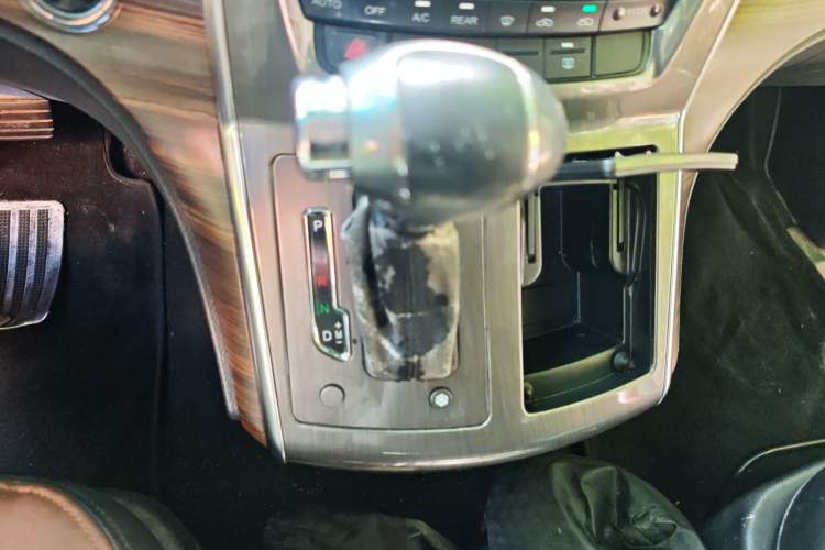 Used FORTHING CM7 2016 2.0T Automatic Luxury Edition Gear Lever