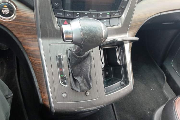 Used FORTHING CM7 2016 2.0T Automatic Prestige Edition Gear Lever
