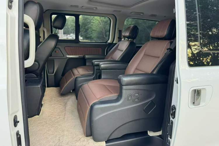 Used FORTHING CM7 2016 2.0T Manual Luxury Edition Interior 2