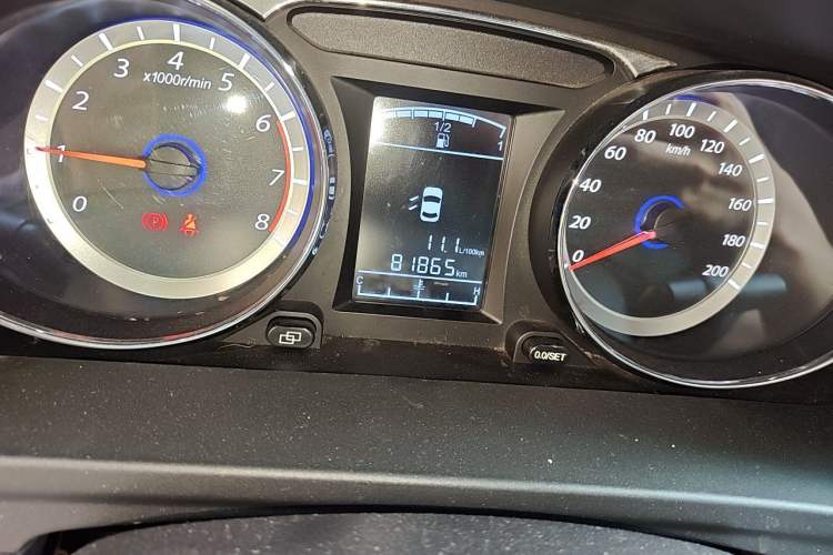 Used FORTHING CM7 2016 2.0T Manual Luxury Edition Odometer Close Up